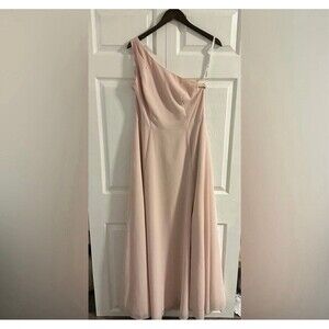 David's Bridal bridesmaid dress size
10 - Never Hemmed